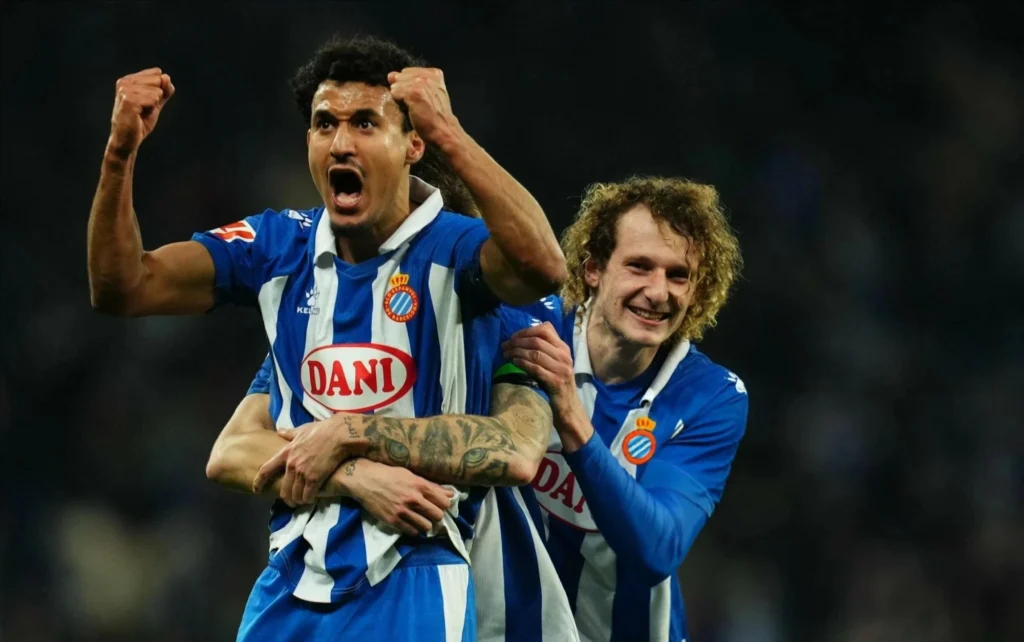 ليفركوزن الألماني يراقب عمر الهلالي لضمه.