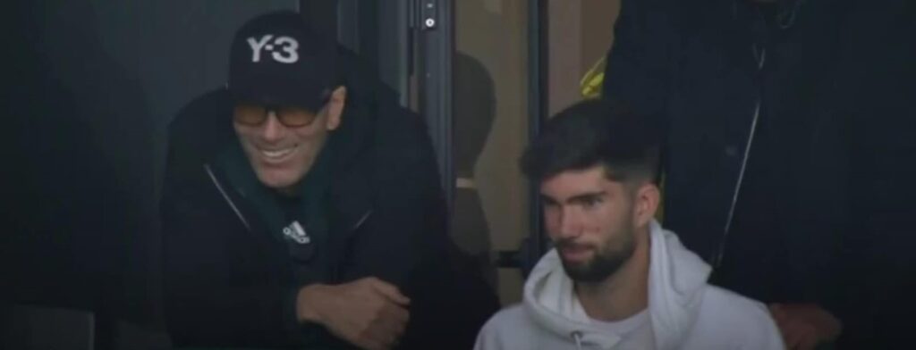 زيدان يتابع مباراة الجزائر بالمغرب لمساندة ابنه لوكا.