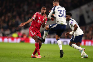 ليفربول ينتظر تحديد فترة غياب إيزاك بعد الإصابة