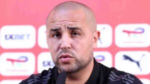 مدرب الجزائر يدافع عن سليماني قبل مواجهة البحرين