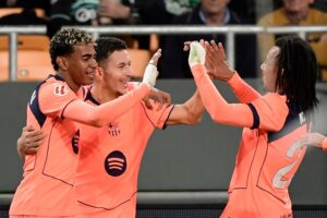 برشلونة يحقق فوزًا مدويًا على ريال بيتيس ويعزز صدارته للدوري الإسباني