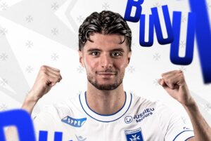 الدوري الفرنسي: أسامة العزوزي يتألق ويقود أوكسير لفوز مهم