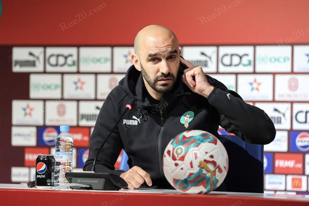 الركراكي يطالب بجمهور يشجع بدل "أكل الحلوى"