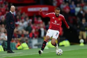 مانشستر يونايتد يُعرب عن استيائه من منع مزراوي