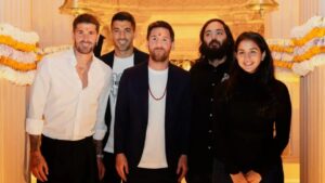 ميسي يتلقى ساعة فاخرة في الهند بقيمة 1.3 مليون دولار