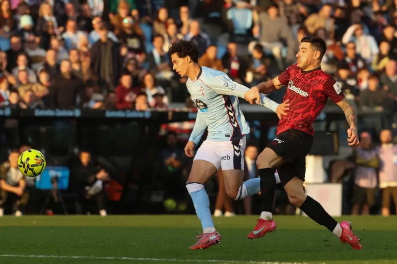 هدف مغربي يحسم القمة.. سيلتا فيغو يهزم أتلتيك بلباو بثنائية