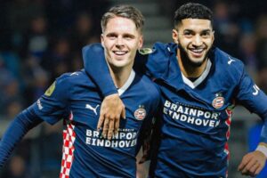 تمريرات الصيباري تساهم في تعزيز صدارة أيندهوفن بالفوز على هيرنفين