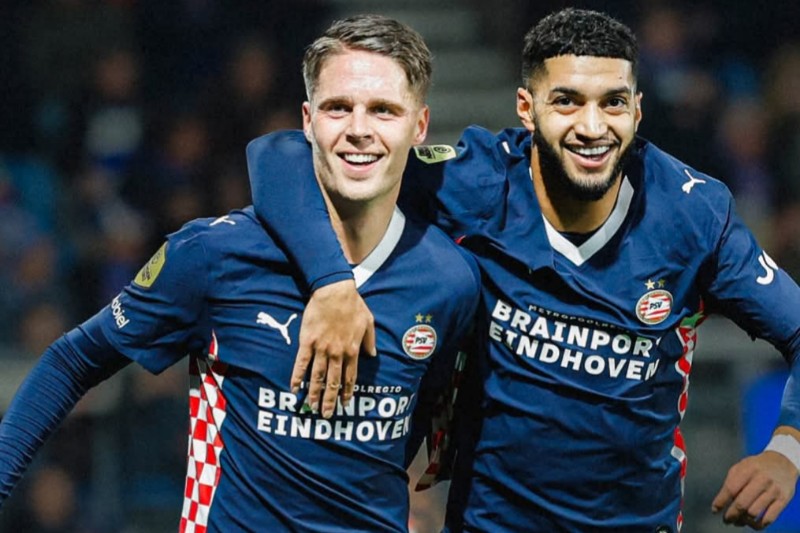 تمريرات الصيباري تساهم في تعزيز صدارة أيندهوفن بالفوز على هيرنفين