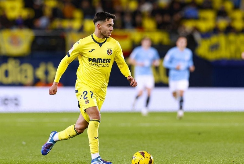 إلياس أخوماش يتألق مع فياريال رغم الخسارة في دوري أبطال أوروبا