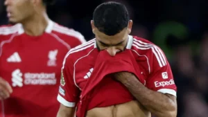 ليفربول يتعثر مجددًا ويثير الجدل حول مستقبل صلاح