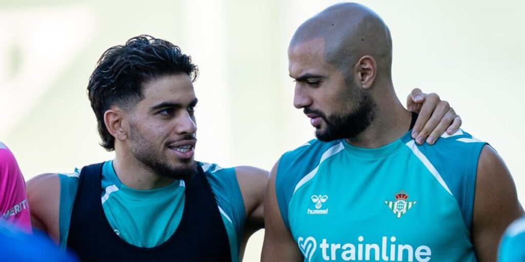 ريال بيتيس يوضح حقيقة غياب أمرابط ويشيد باحترافيته