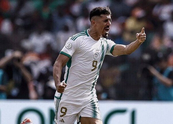 بونجاح يغادر مباراة الجزائر والسودان غاضبًا لعدم التسجيل