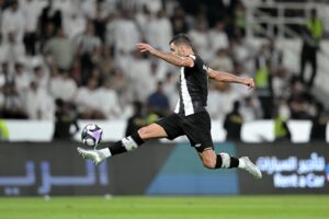 الشباب يعلن تفاصيل إصابة حمد الله بتمزق عضلي يغيبه.