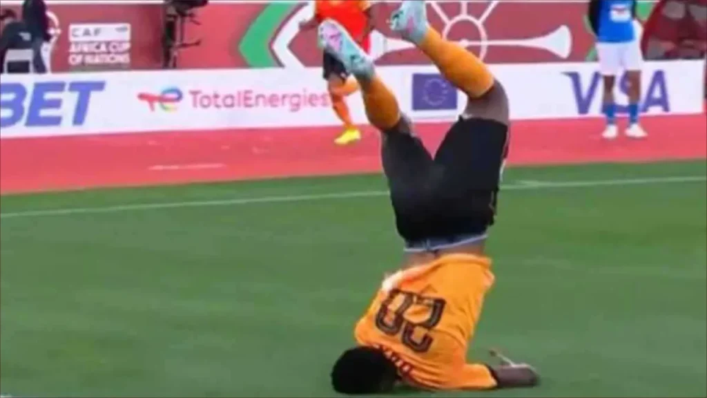 داكا يسجل هدف التعادل لزامبيا ويُصاب في الرأس.