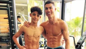 رونالدو يوضح موقفه الحاسم بشأن هوية والدة ابنه