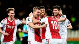 أياكس يحقق فوزه الأول بدوري أبطال أوروبا