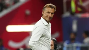 مدرب جزائري يعلن رغبته بقيادة منتخب السعودية خلفًا لرونار