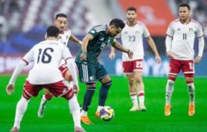 الأمطار تؤجل الشوط الثاني من مباراة الإمارات والسعودية