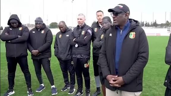 نائب رئيس الاتحاد المالي يوجه رسائل تحفيزية للاعبين قبل مواجهة المغرب