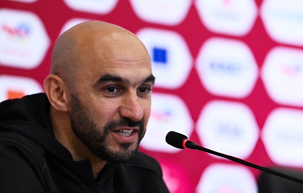 الركراكي يعتذر للجماهير ويعد بتقديم أداء أفضل بالمباريات القادمة