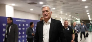 قرار مفاجئ من مدرب الجزائر قبل كأس أفريقيا