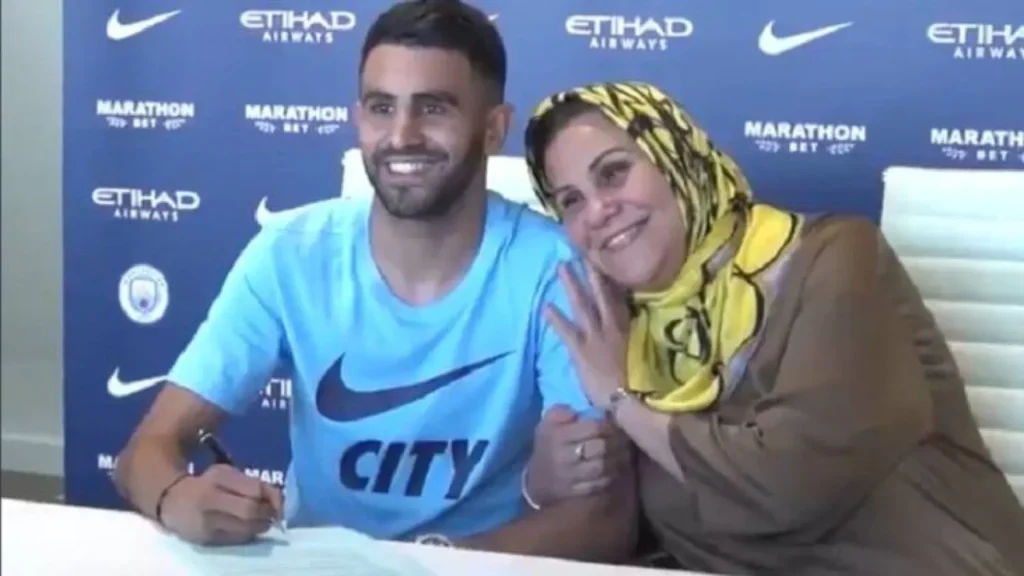 والدة محرز "تميمة حظ" المنتخب الجزائري في كأس أفريقيا