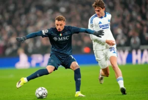 نابولي يتعادل مع كوبنهاغن بدوري الأبطال بعد الطرد