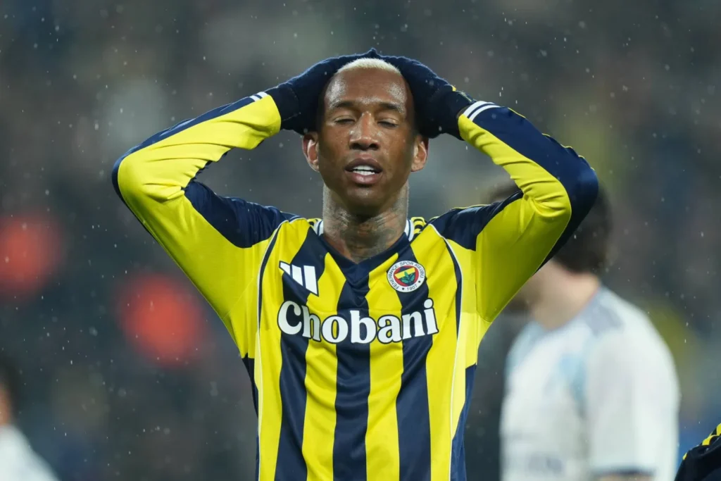 ليون وأستون فيلا يتأهلان لثمن نهائي الدوري الأوروبي