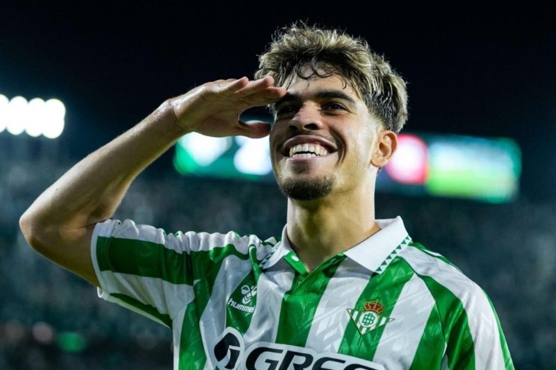 بيليغريني يوضح حالة الزلزولي الصحية بعد الخسارة