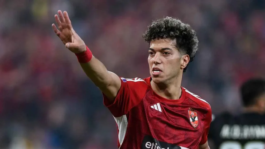 الأهلي يعاقب إمام عاشور بغرامة واستبعاد بسبب الغياب