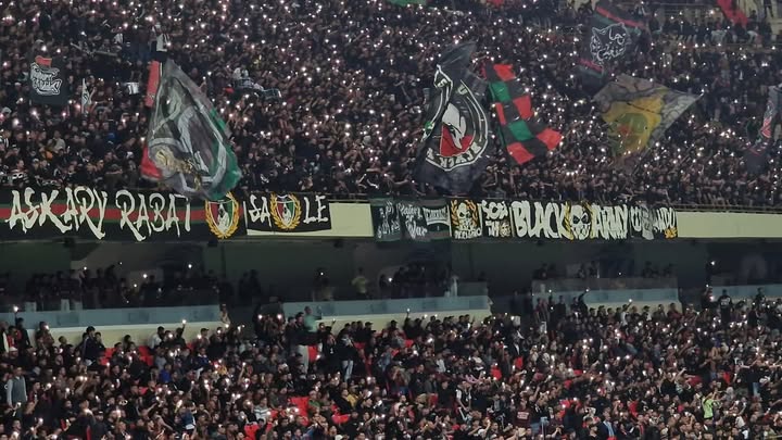 تحذيرات لجمهور الجيش الملكي بعد فضائح بالجزائر قبل لقاء القبائل