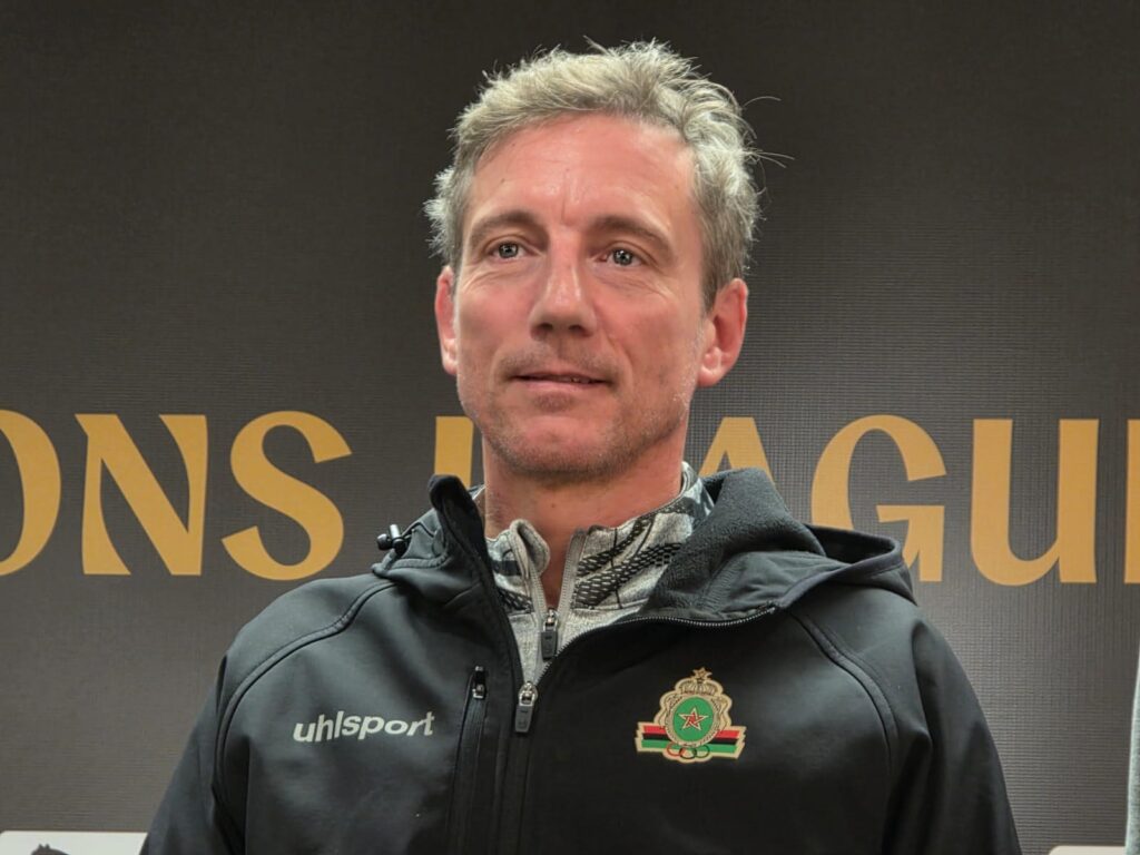 سانتوس يعلق بغضب على غياب جماهير الجيش أمام شبيبة القبائل