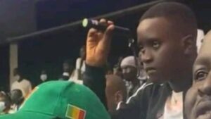 شركة طيران سنغالية تكافئ مشجع "الليزر" بحضور قمة 2025