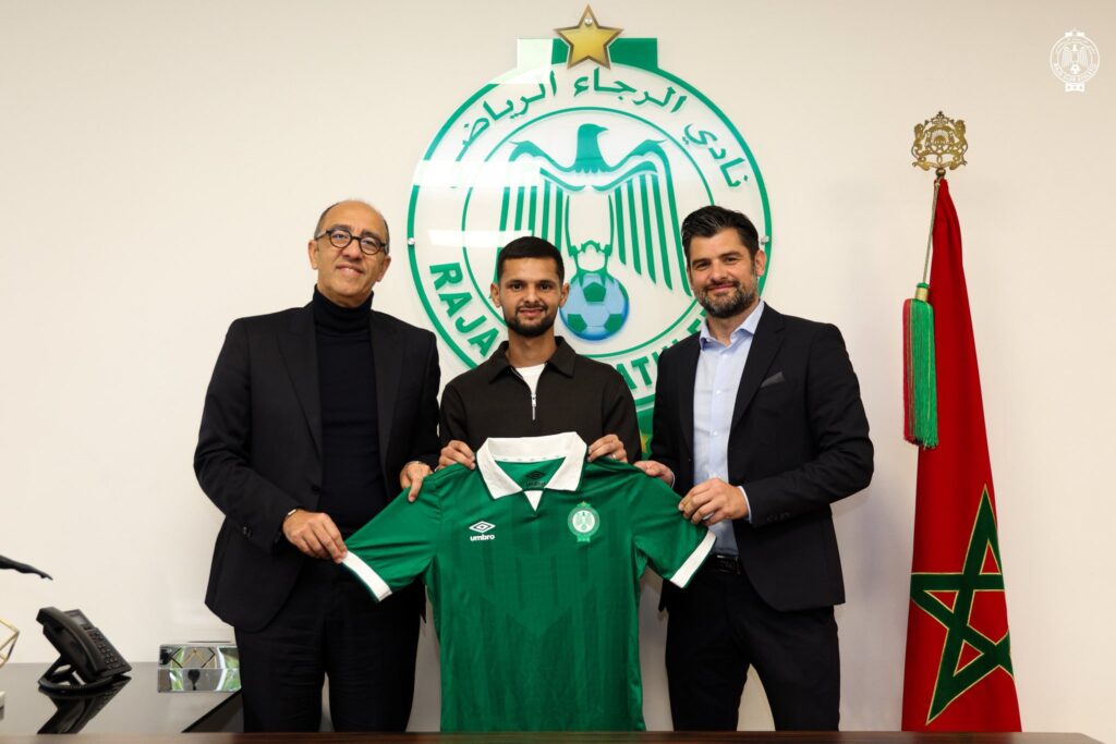 الرجاء يعلن تعاقده مع أمين خماس لتعزيز الدفاع.