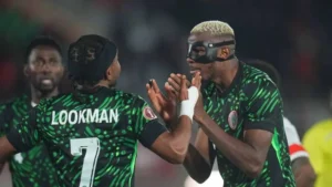 الاتحاد النيجيري يعلن حل أزمة أوسيمين ولوكمان "داخليًا"