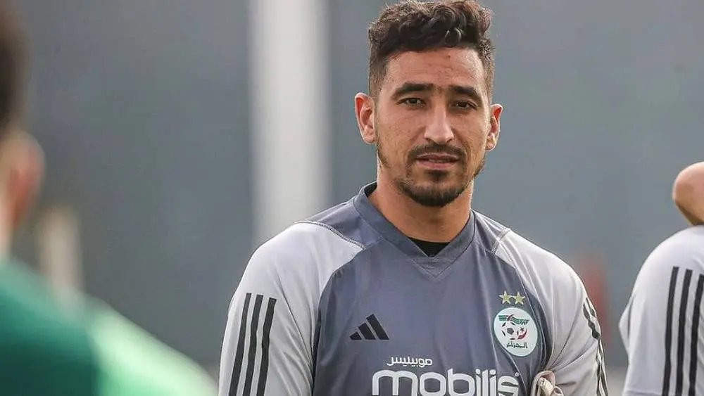 بن بوط يعلن اعتزال اللعب الدولي بعد خروج الجزائر أفريقيا