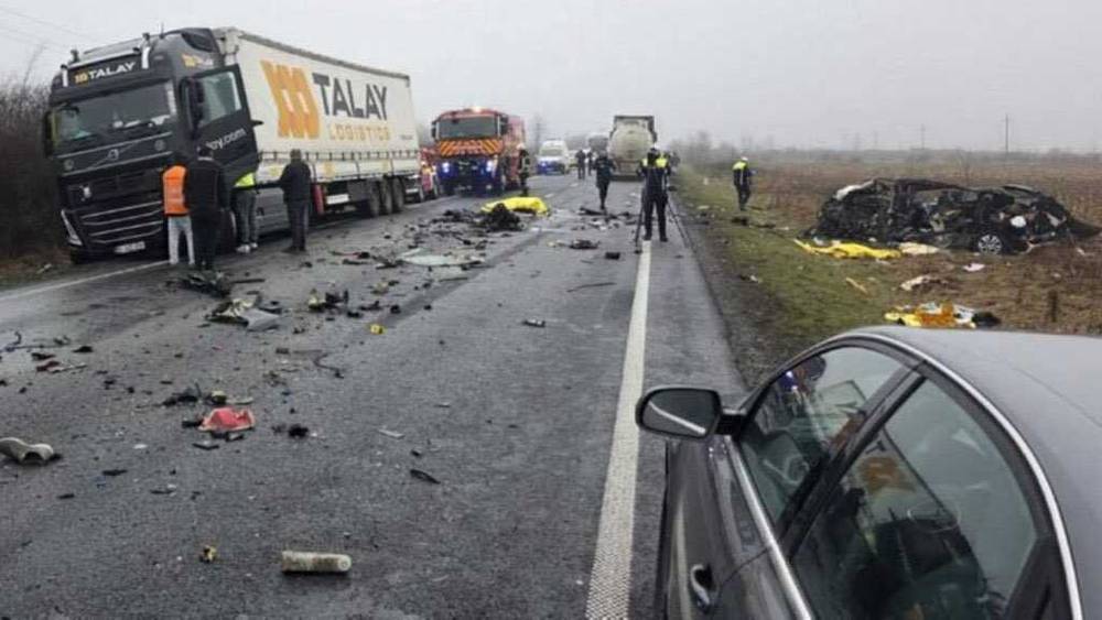 وفاة 7 مشجعين يونانيين بحادث سير مروع في رومانيا