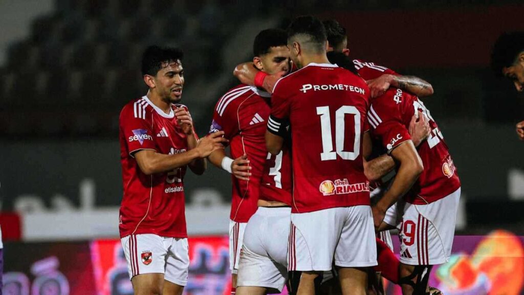 الأهلي المصري يعلن عن أزمة مالية مؤقتة للاعبين.