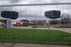 سلا تعلق أنشطة "الفان زون" وتزيل الشاشة العملاقة احترازيًا