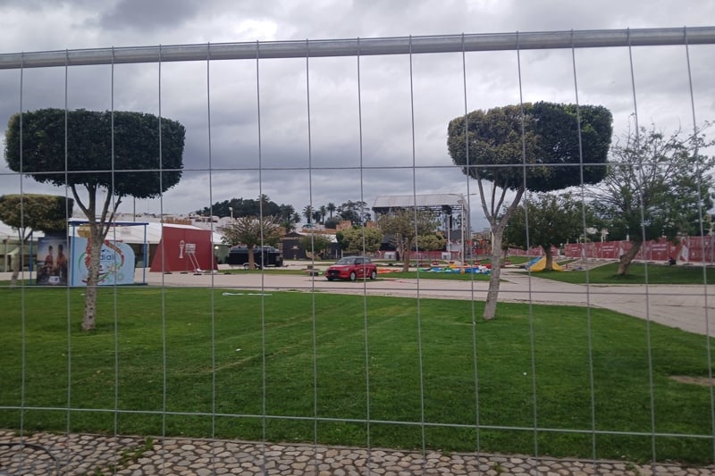 سلا تعلق أنشطة "الفان زون" وتزيل الشاشة العملاقة احترازيًا