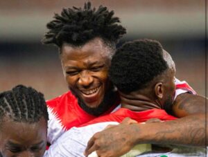 ليفركوزن يعلن غياب مدافعه تابسوبا بسبب الإصابة