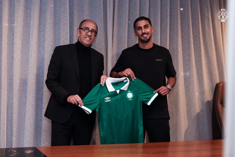 الرجاء يعلن رسميًا تعاقده مع الدولي المغربي أيمن برقوق