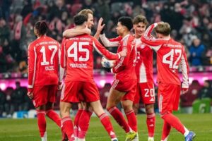 بايرن ميونخ يسحق فولفسبورغ بثمانية أهداف ويعود بقوة