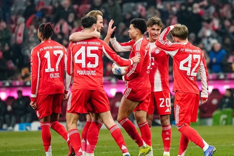 بايرن ميونخ يسحق فولفسبورغ بثمانية أهداف ويعود بقوة