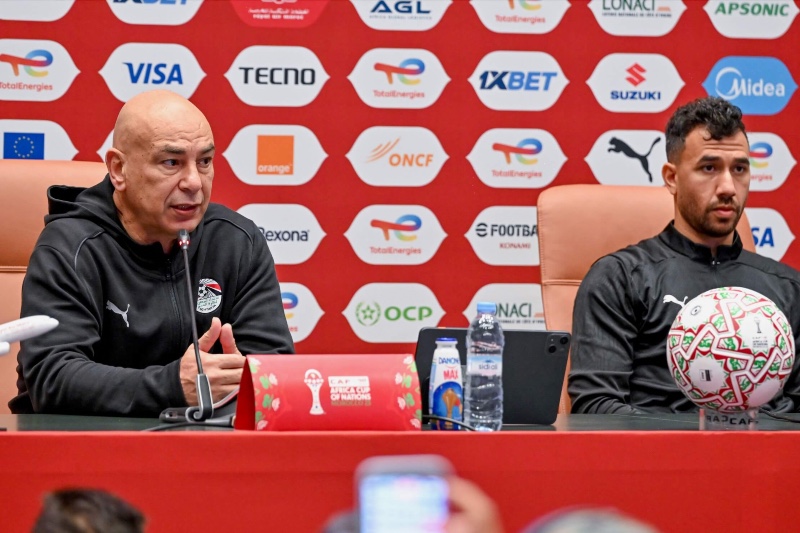 حسام حسن يتجاهل أسئلة حول انتقاداته للتحكيم المغربي