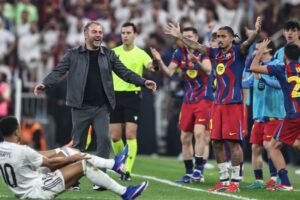 فليك يستبعد رافينيا من مواجهة سوسيداد للإصابة