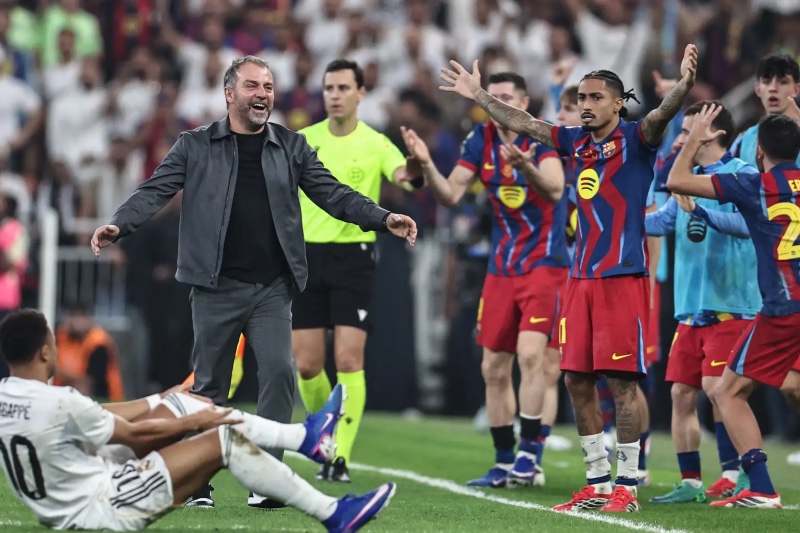 فليك يستبعد رافينيا من مواجهة سوسيداد للإصابة