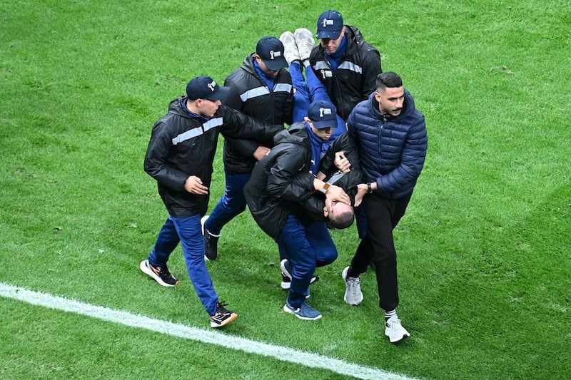 الأمن المغربي ينفي وفاة بمباراة المغرب والسنغال ويوجه بالتحقيق