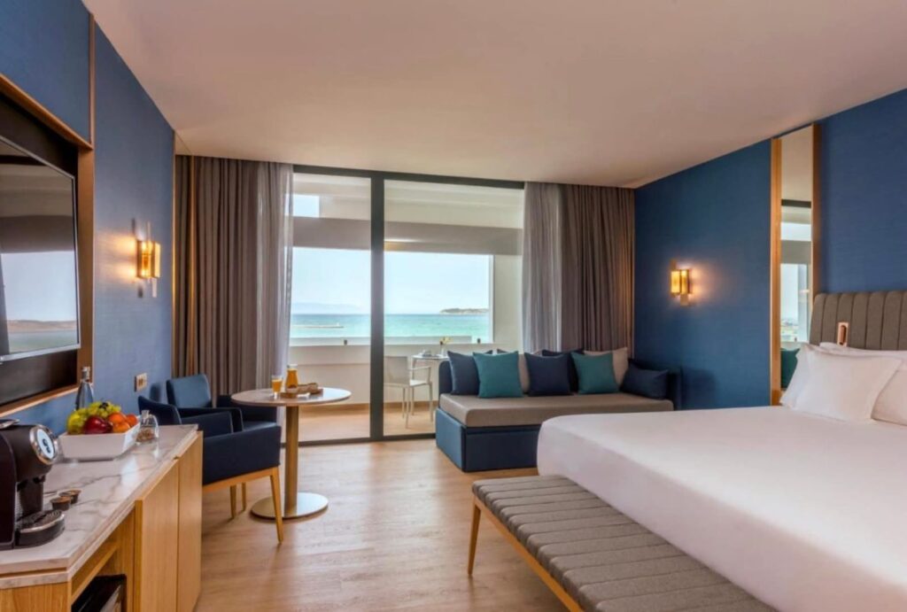 مصري يفضح "أكاذيب" حسام حسن عن فندق إقامة المنتخب