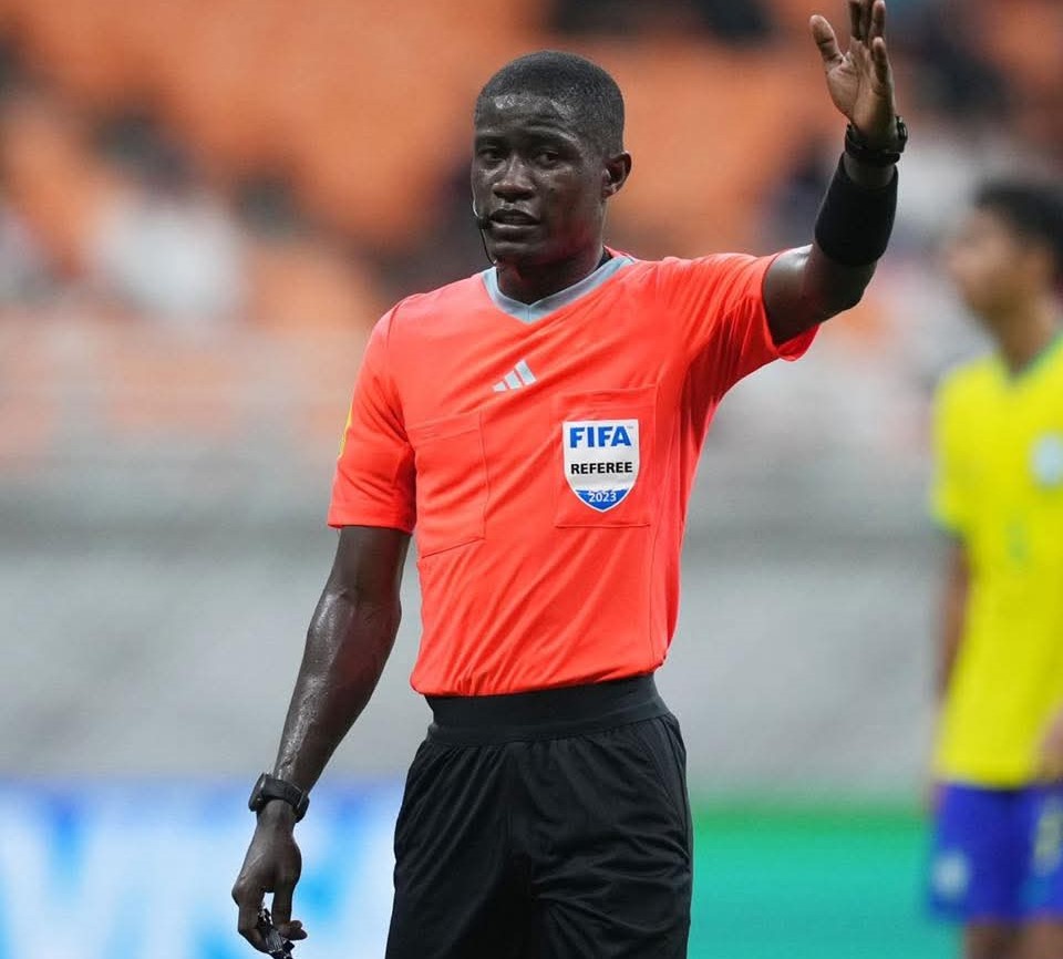 "الكاف" يعلن طاقم حكام مباراة مصر والسنغال بنصف النهائي